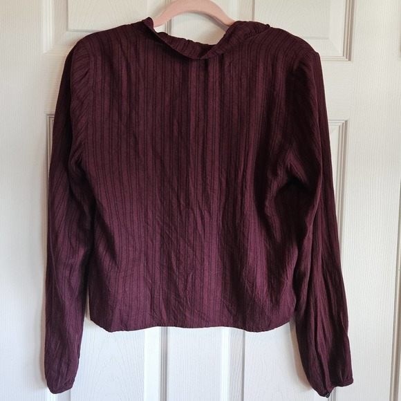 Abercrombie‎ and Fitch cropped collared top in burgandy purple Size small - Picture 7 of 7